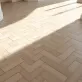 Podłoga w jodełkę z płytek