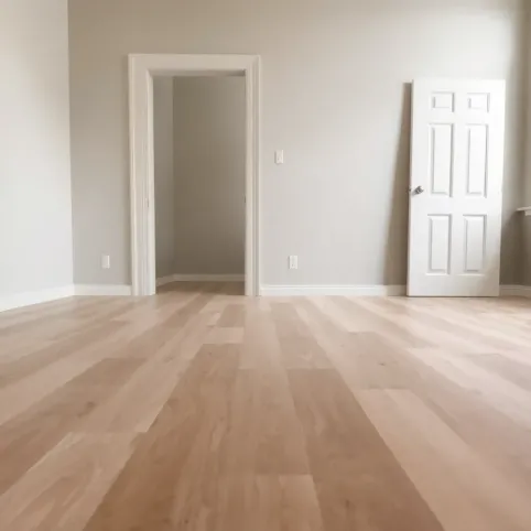 Co pierwsze drzwi czy panele