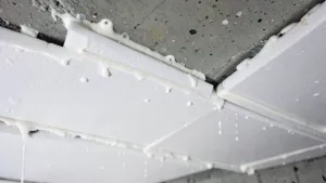 jak przykleić styropian na sufit w garażu