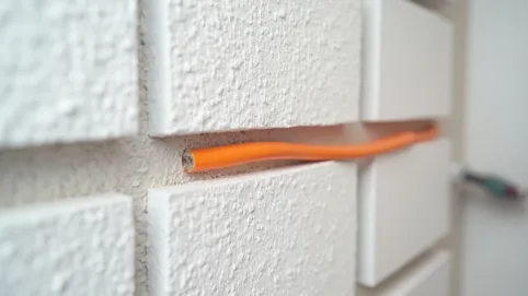 Jak schować kabel w styropianie