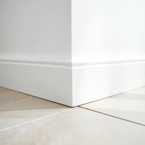 Jak wykończyć płytki podłogowe przy ścianie