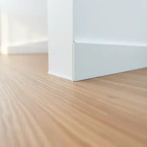 Jaka przerwa między panelami a ścianą