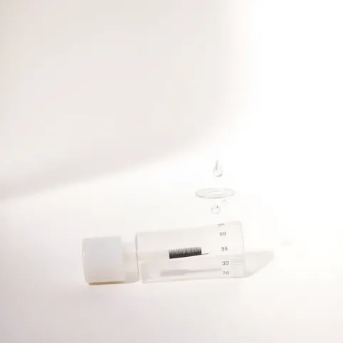 Klej do rzęs na pasku dla alergików