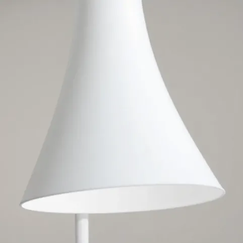 Lampa podłogowa biała nowoczesna