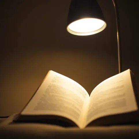 Lampa podłogowa do czytania