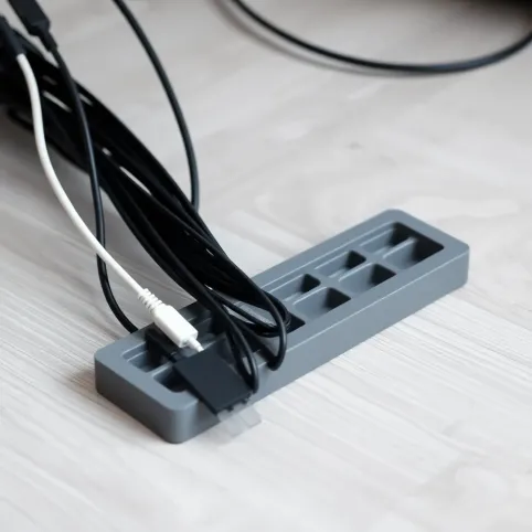 Listwa maskująca kable na podłogę