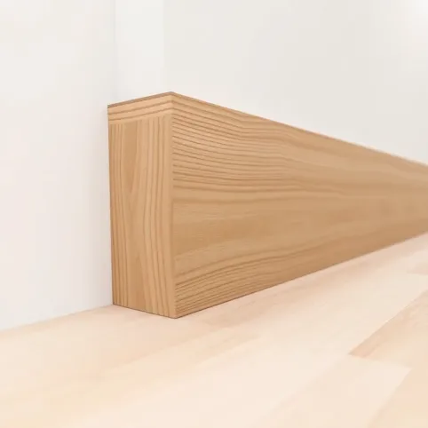 Montaż listew przy panelach