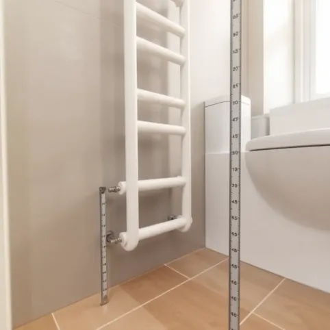 Na jakiej wysokości grzejnik łazienkowy od podłogi