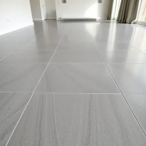 podłoga z kafli w salonie